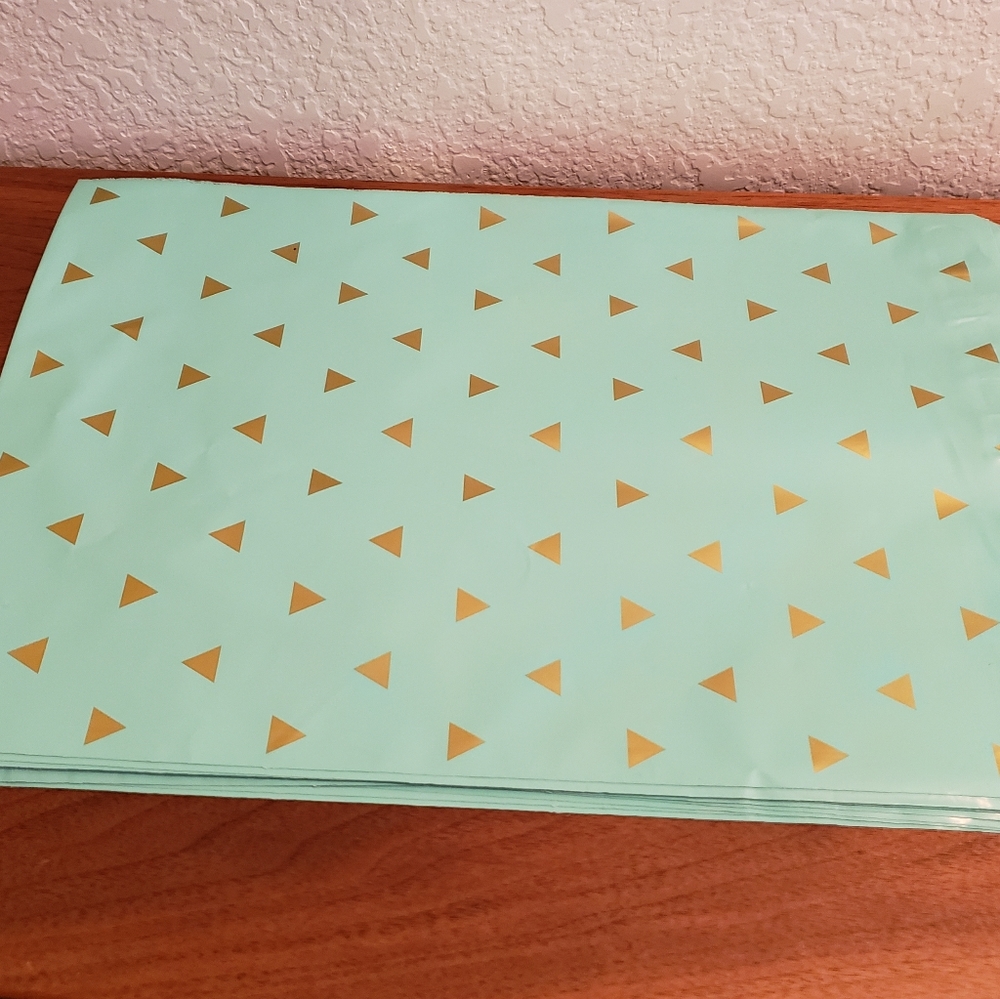 Mint Gold Triangle Mailers- 11x13" Set of 20 - Picture 4 of 6